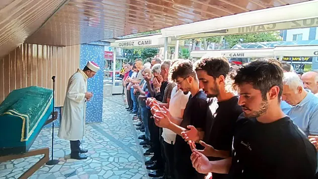 Denizde boğulan genç öğretmen son yolculuğuna uğurlandı