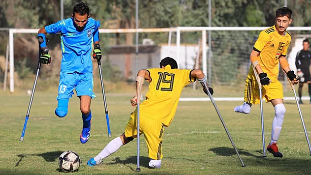 Irak'taki şiddet olaylarında uzuvlarını kaybedenler futbolla hayata tutunuyor