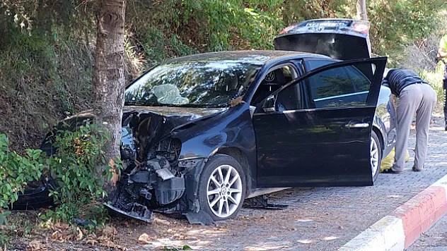 Samsun'da otomobil ağaca çarptı: 1 yaralı