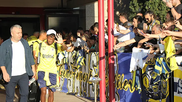 Fenerbahçe kafilesine Samsun'da coşkulu karşılama