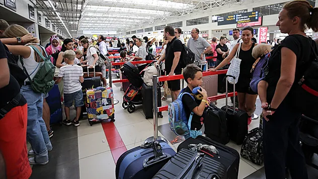 Antalya'ya hava yoluyla gelen turist sayısı 10 milyonu aştı
