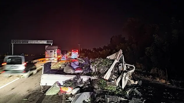 Amasya'da kamyonet ile otobüsün çarpışması sonucu 2 kişi yaralandı