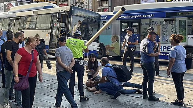 Başkentte EGO otobüsünün sinyalizasyon direğine çarptığı kazada 1 kişi yaralandı