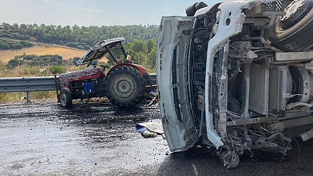Devrilen kamyon traktöre çarptı: 1 ölü 4 yaralı