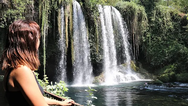 Kuraklığın vurduğu Düden Şelalesi taşıma suyla çağlıyor
