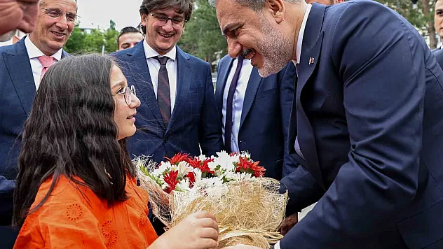 Dışişleri Bakanı Hakan Fidan, Erzurum Büyükşehir Belediyesi'nde