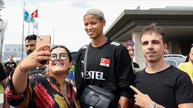 Avrupa Şampiyonu A Milli Kadın Voleybol Takımı yurda döndü