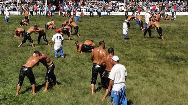 671. Tarihi Elmalı Yağlı Güreşleri'nde sporcu sayısındaki sınırlama kaldırıldı