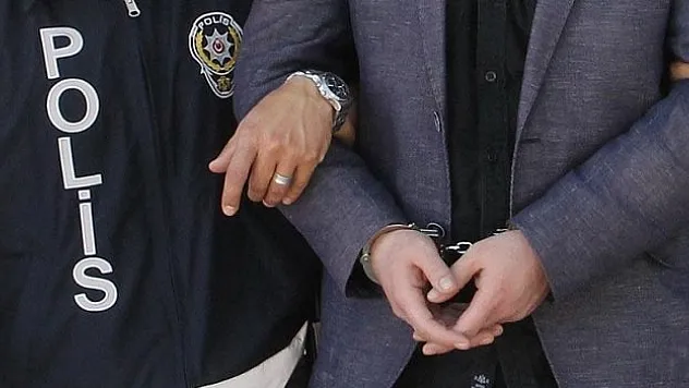 İstanbul'da terör örgütü PKK lehine gösteri düzenleyen 6 zanlıdan 2'si tutuklandı