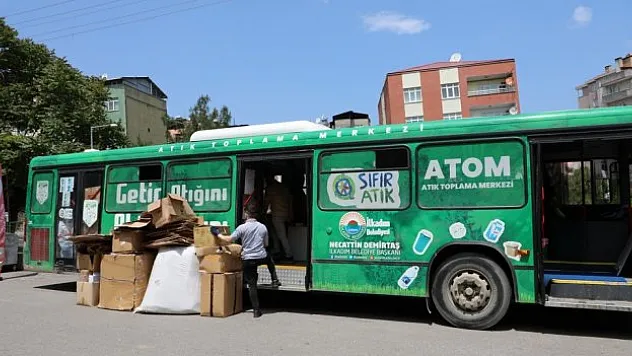 Atıkları getirip harçlıkları aldılar
