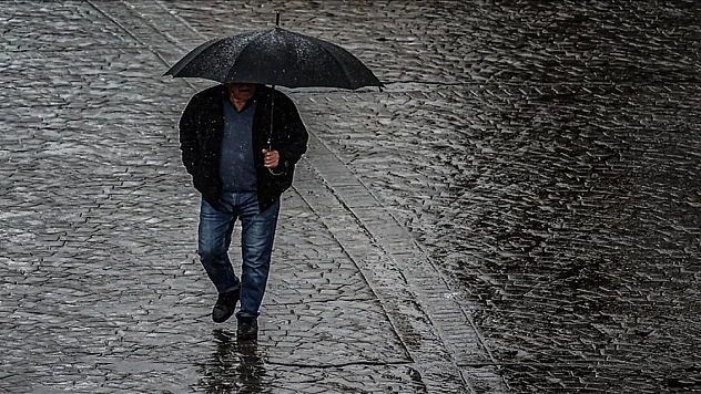 Meteorolojiden gök gürültülü sağanak yağış ve fırtına uyarısı