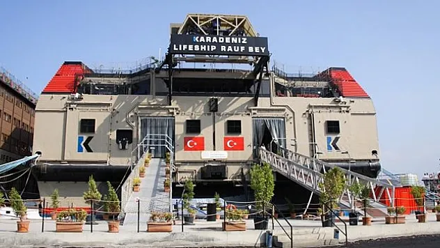 Depremzede lise öğrencileri için 'Rauf Bey Gemisi'nde ilk ders zili çaldı