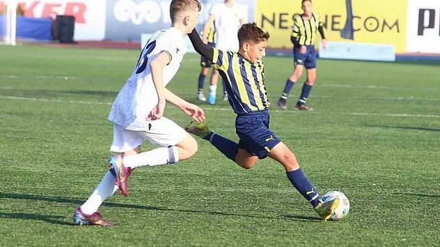 Final maçında Fenerbahçe'yi yenen Kasımpaşa, şampiyon oldu