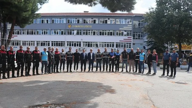 Vali Tavlı, okul ve çevrelerini denetleyerek uyarılarda bulundu