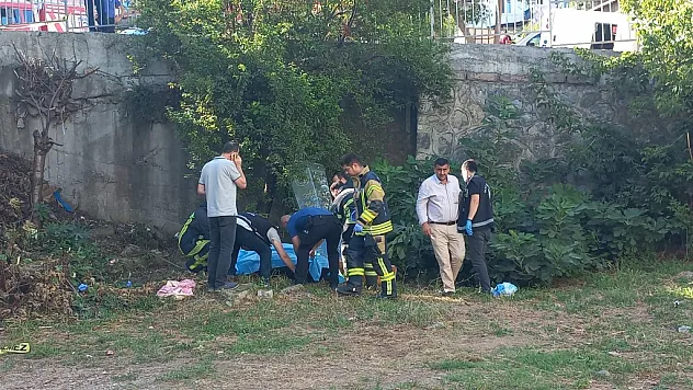 Freni boşalan işçi servisi kaldırımda yürüyen anne ve kızına çarptı: 2 ölü, 6 yaralı
