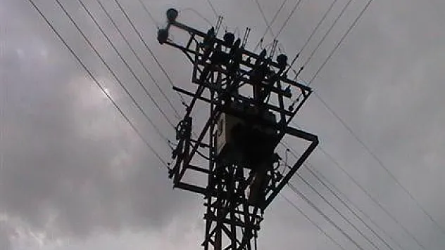 Ağcagüney'de Trafo Patladı