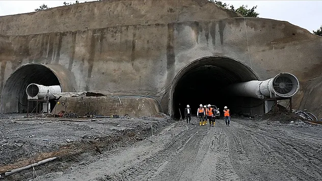 Bitlis-Van kara yolunda ulaşım, çevre yolu ve tünel projeleriyle daha güvenli hale getiriliyor