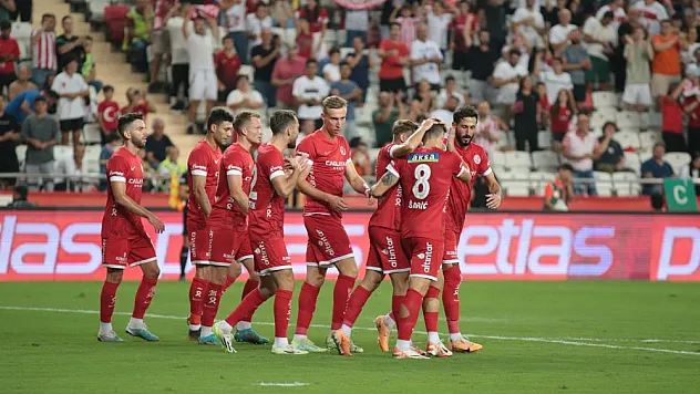 Trendyol Süper Lig: Antalyaspor: 2 - Samsunspor: 0 (İlk yarı)
