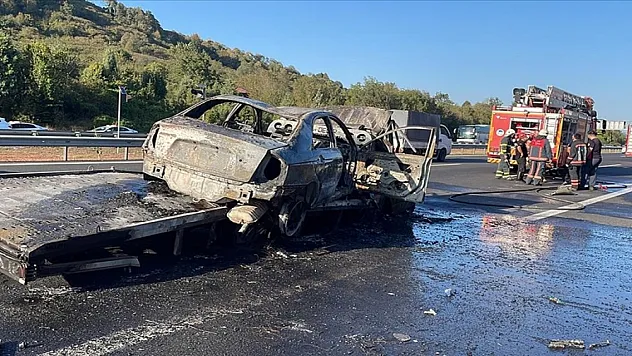 Anadolu Otoyolu'nda tıra çarptıktan sonra yanan çekicinin şoförü öldü