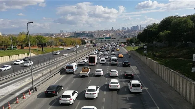 İstanbul'da haftanın ilk günü trafik yoğunluğu yaşanıyor