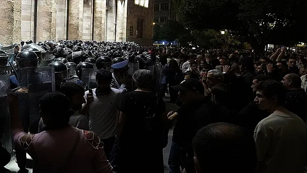 Ermenistan'da iktidarı zorla ele geçirme teşebbüsü ve Başbakan'a suikast iddiasıyla 8 kişi gözaltına alındı