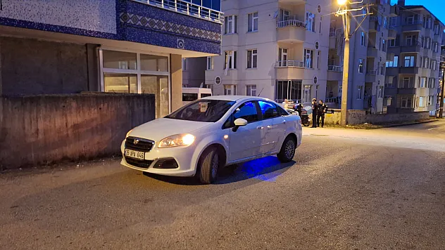 Otomobille çarpışan motosiklet sürücüsü yaralandı