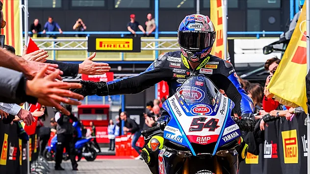 Milli motosikletçi Toprak Razgatlıoğlu, Portekiz'de son yarışta ikinci oldu