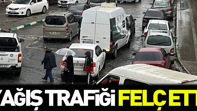 Sağanak Yağış Trafiği Felç Etti