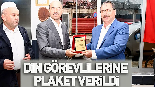 Terme'de emekliye ayrılan din görevlilerine plaket verildi