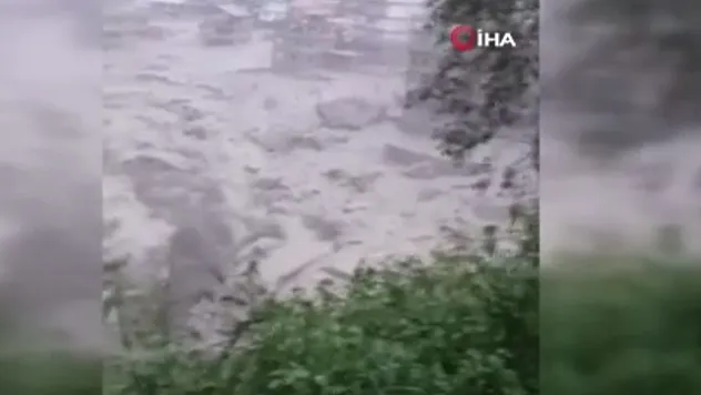 Hindistan'daki sel felaketinde 10 ölü, 22 yaralı