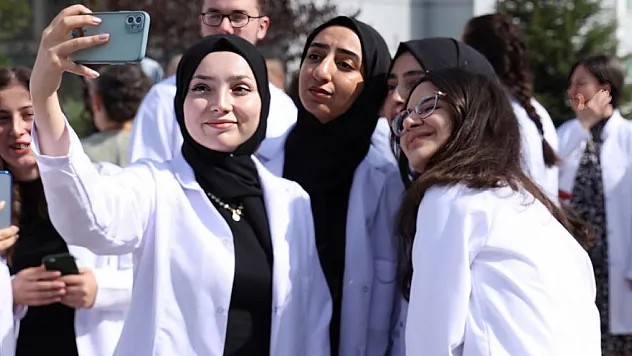 123 tıp öğrencisinin beyaz önlük heyecanı