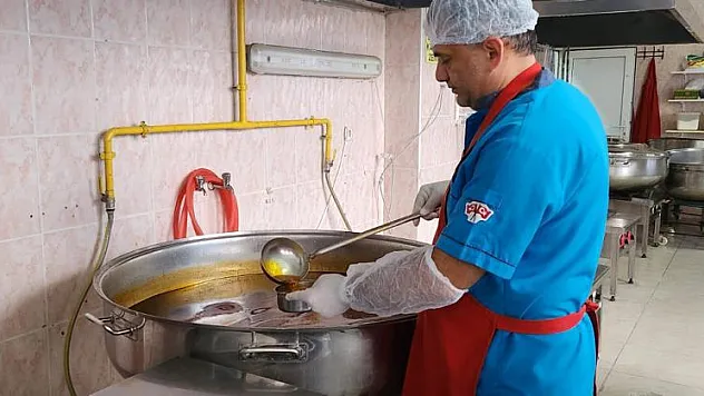 Bafra Belediyesi Aşevi'nden 263 haneye sıcak yemek dağıtımı yapılıyor