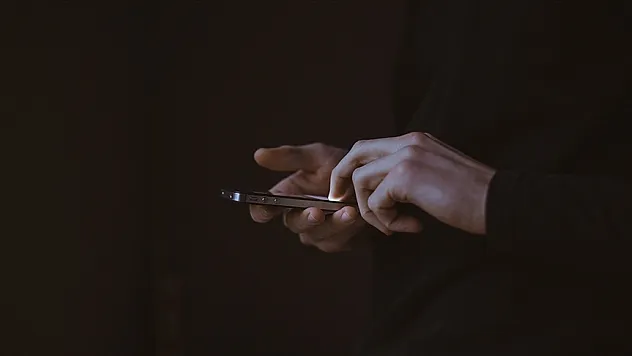 CEP TELEFONLARI KORUMA ALTINA ALINDI!