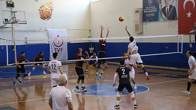 Nazilli Belediyespor, voleybolda Göcek'i mağlup etti