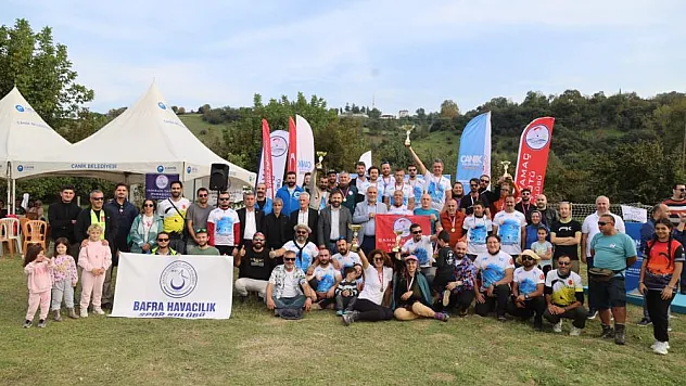 Canik semaları yamaç paraşütü ile renklendi