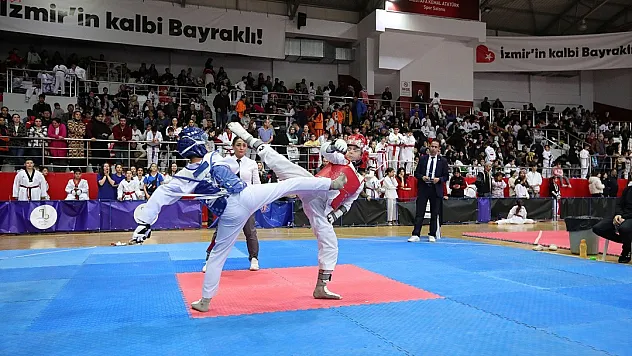 Bayraklı belediyesi 100. yılı sporla kutluyor