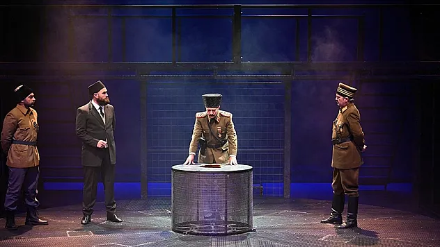 'Yüzyıllık Destan' Sahnede