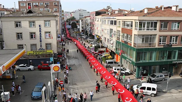 Cumhuriyetin 100. yılında 1919 metrelik dev bayrak yürüyüşü