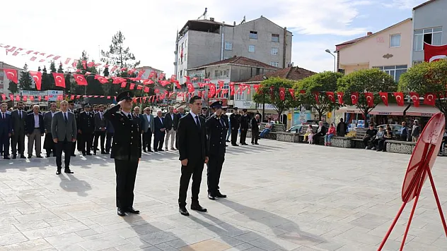 Asarcık'ta çelenk töreni