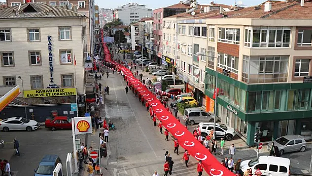 Dev Bayrakla Yürüyüş