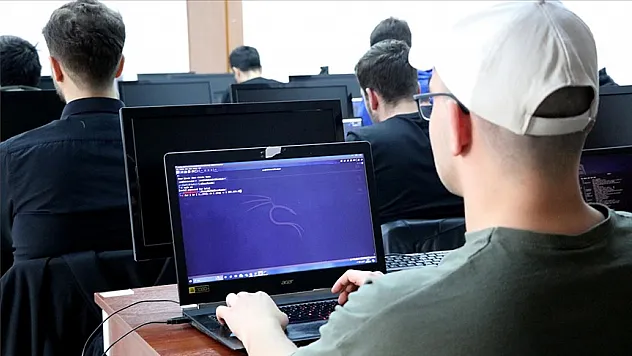 Üniversitede 'beyaz şapkalı' hackerlar yetişiyor