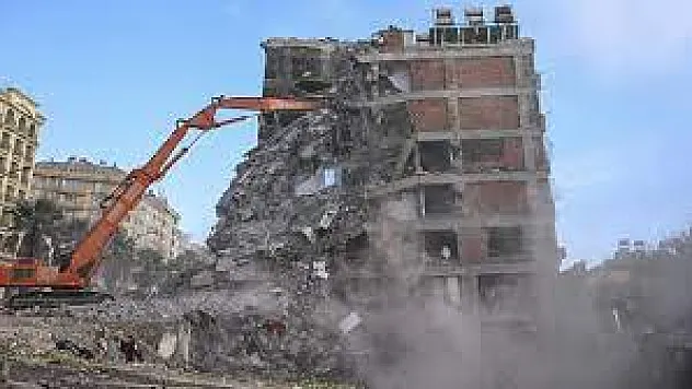 Biri korna ile yıkıldı