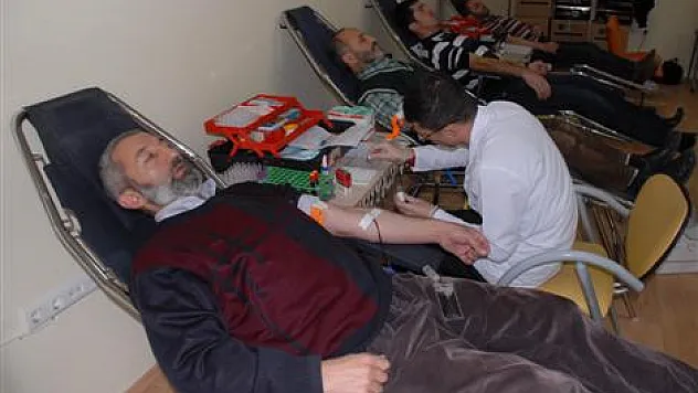 Depremzedelere Kan Bağışı