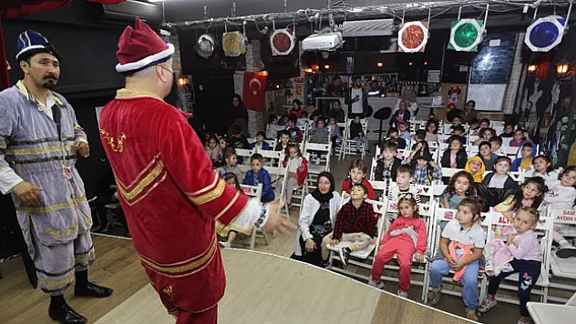 Miniklerin Tiyatro Sevinci