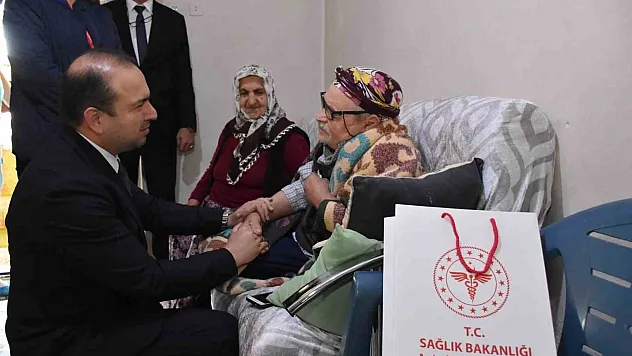 Sağlık Müdürü Şenkul, yaşlı çınarları unutmadı