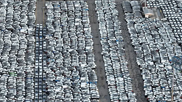 Satılmayı bekleyen binlerce sıfır araba