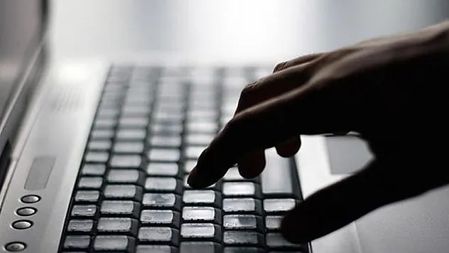 1350 internet sitesine engel!