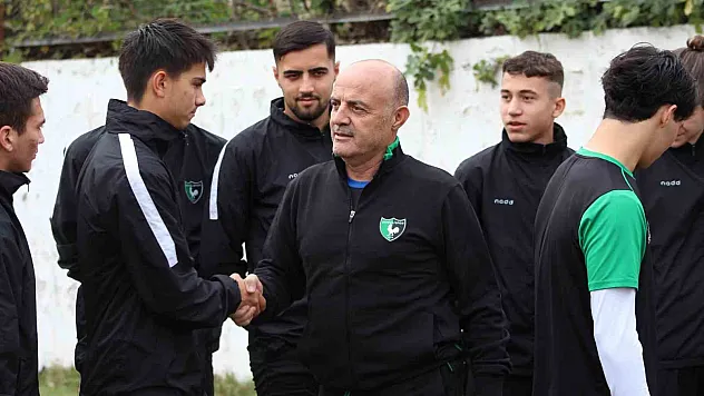 Denizlispor yeni direktörüyle ilk antrenmanına çıktı