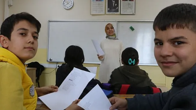 Öğrencileriyle hayata tutundu