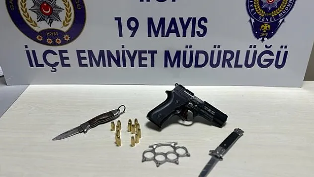 3 araçta çeşitli madde bulundu
